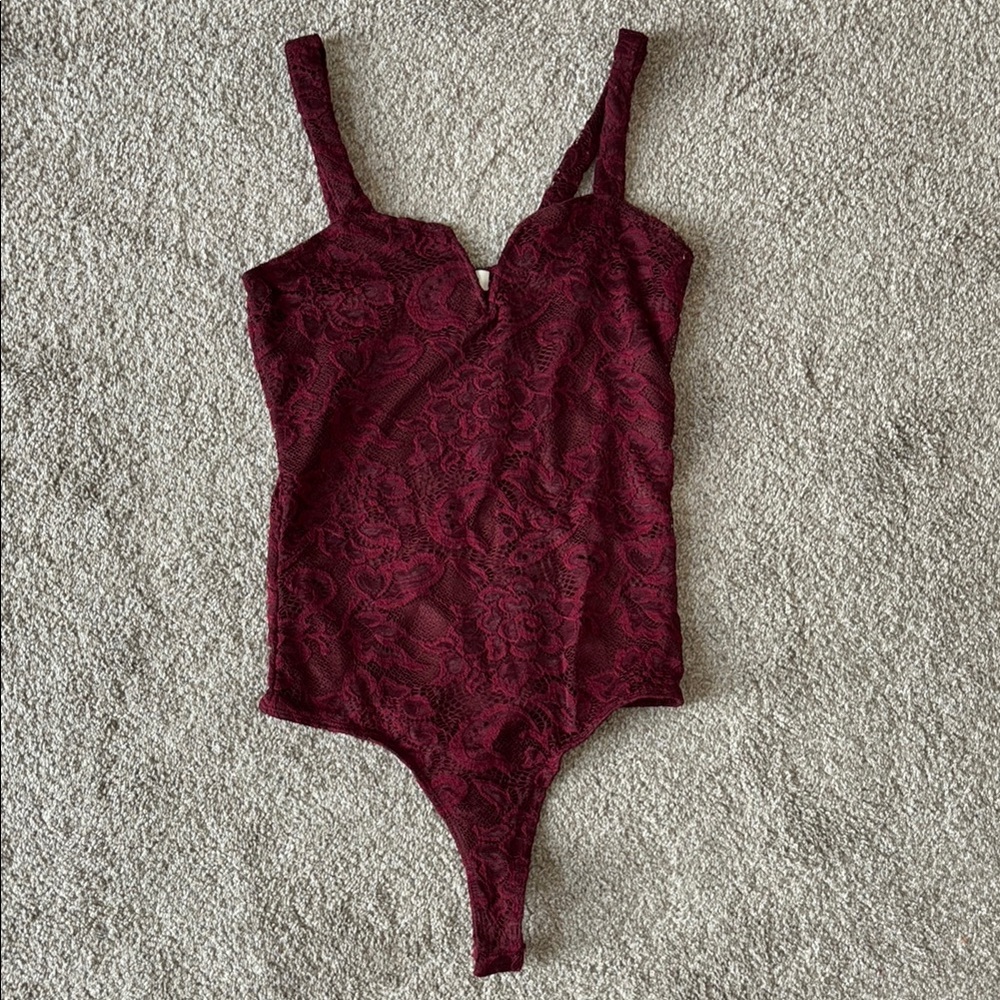 5 for $25🎈vine and valley lace bodysuit